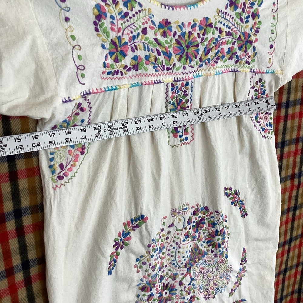 White embroidered Mexican Hispanic huipil dress - Picture 3 of 9